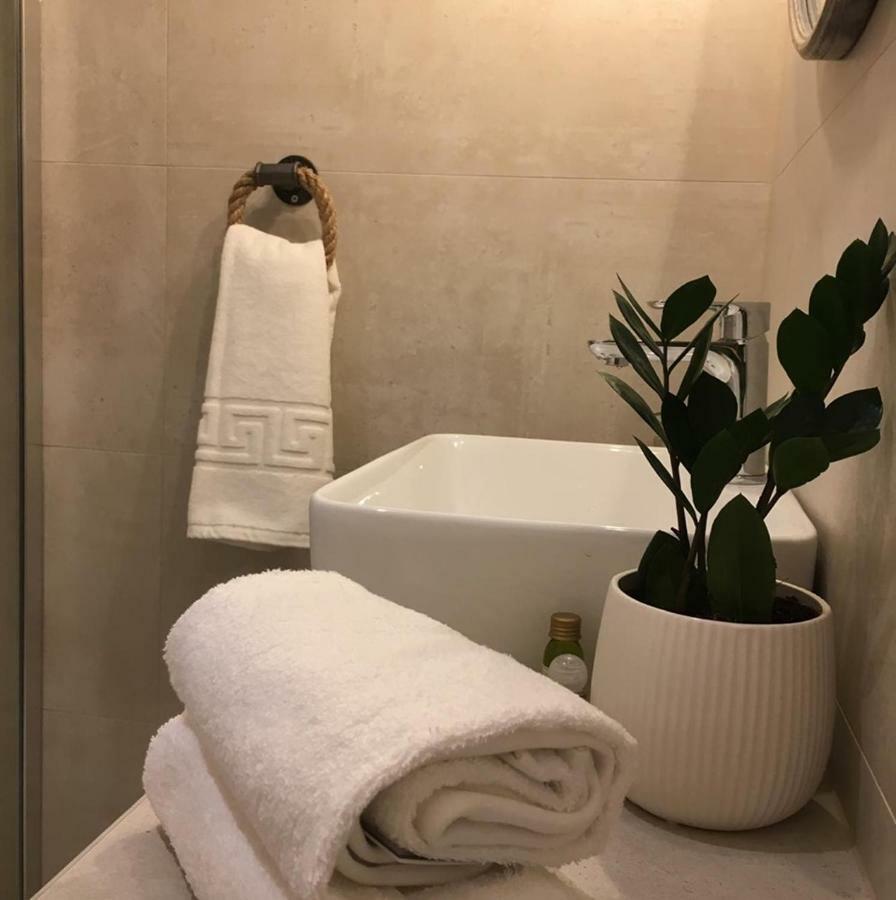 House Bava Hotel Vis Luaran gambar