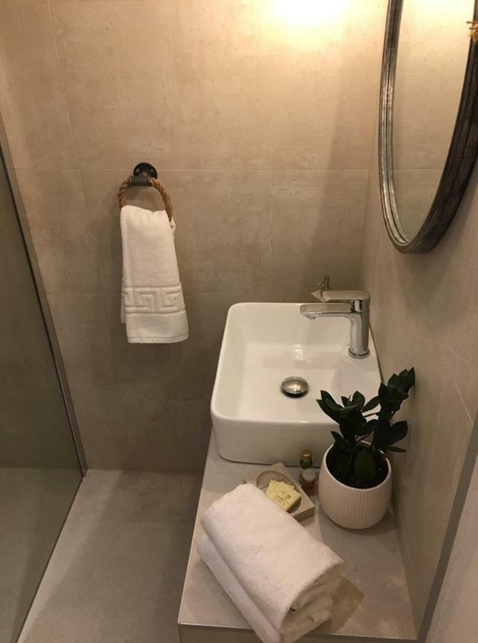 House Bava Hotel Vis Luaran gambar